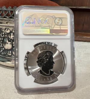 👑👑Queen’s Anniversary🍁2021-2024-Royal Canadian Mint Queen’s Maple Leaf Silver Dollar